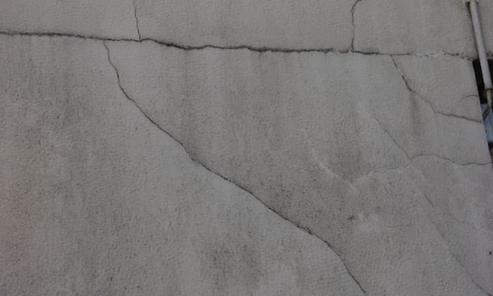 Fissures dans un batiment
